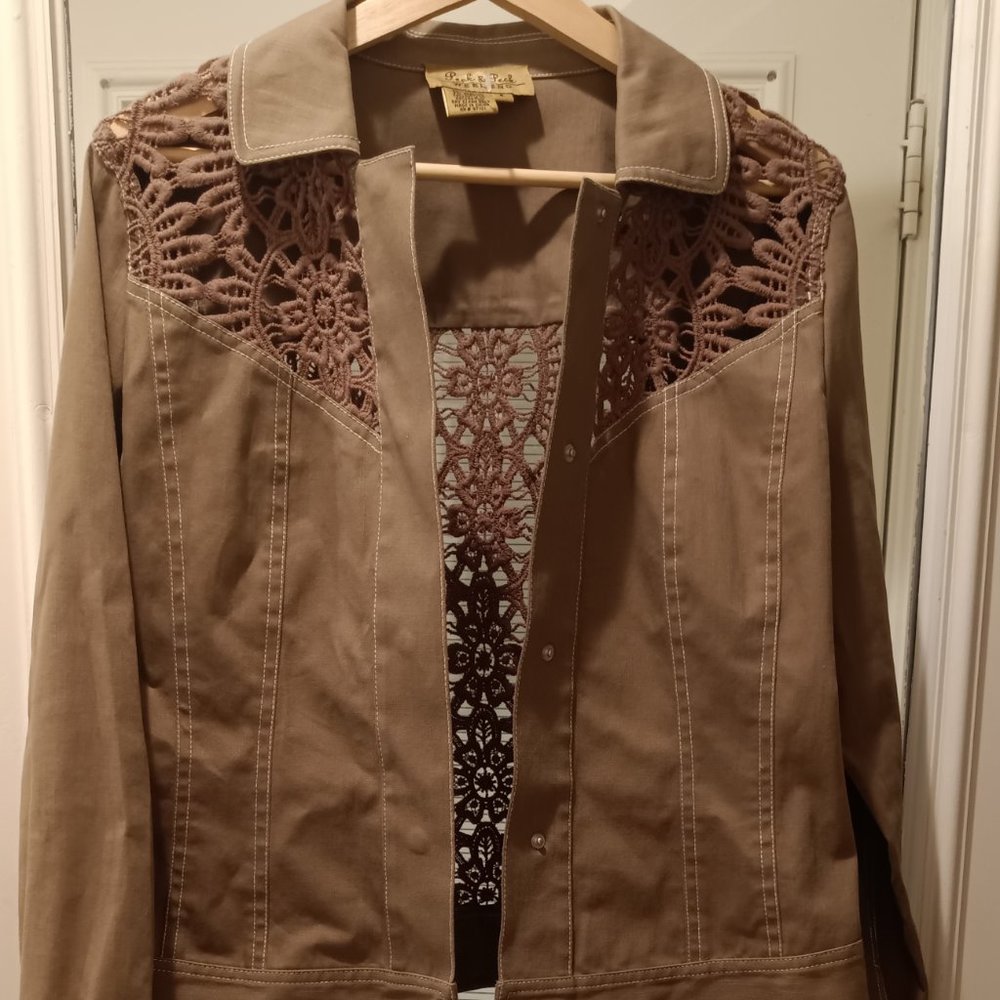 Peck & Peck Weekend Snap Front Tan Denim Jacket Cutout Lace Embroidered